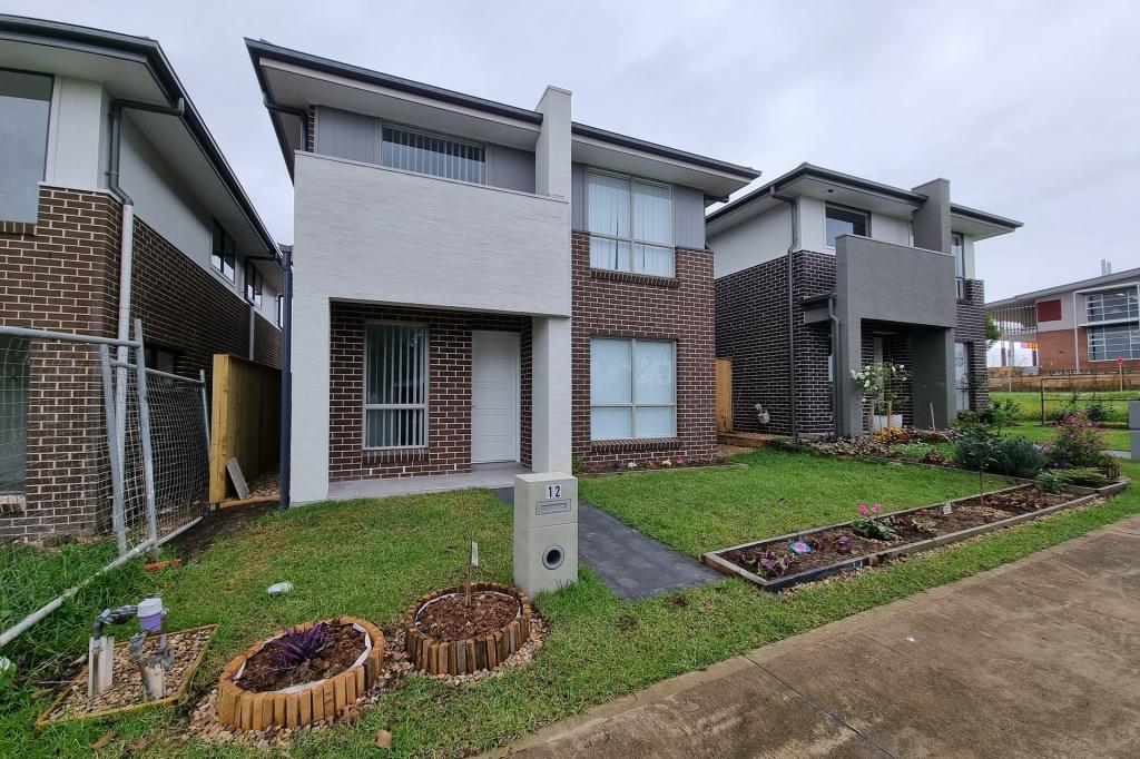 12 VAN PRAGG LANE, ORAN PARK, NSW 2570
