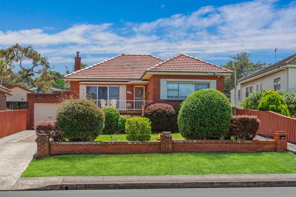 342 Northcliffe Dr, Lake Heights, NSW 2502