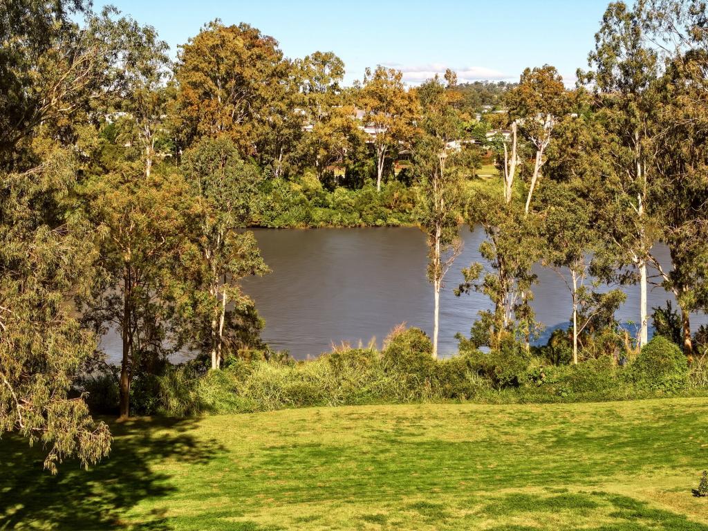 49 ROBERTSON PL, FIG TREE POCKET, QLD 4069