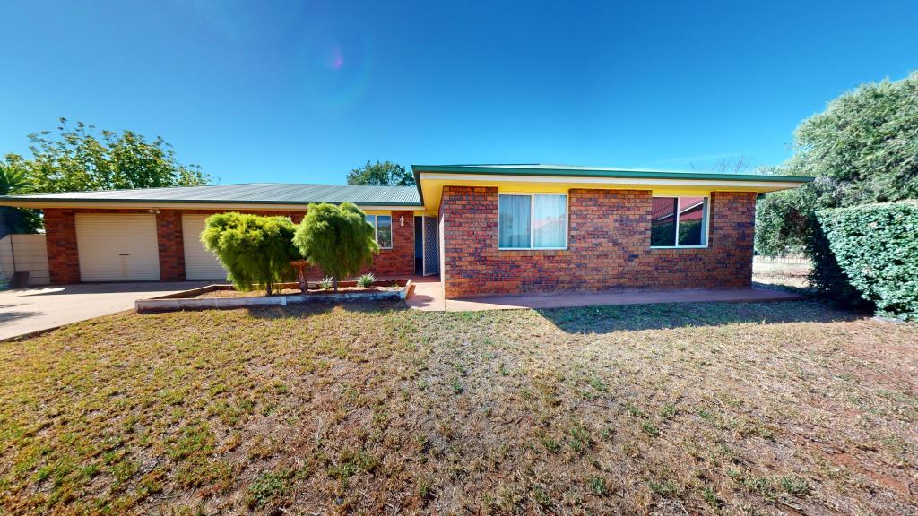 105 Oak Cres, Narromine, NSW 2821