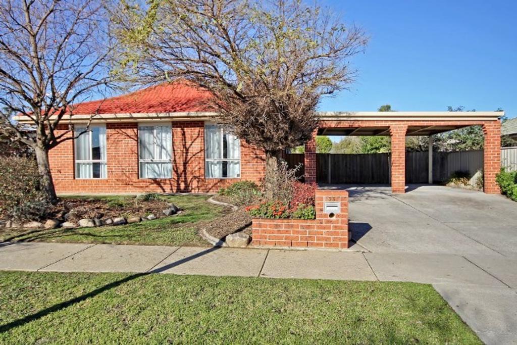 33 Edinburgh Cct, West Wodonga, VIC 3690