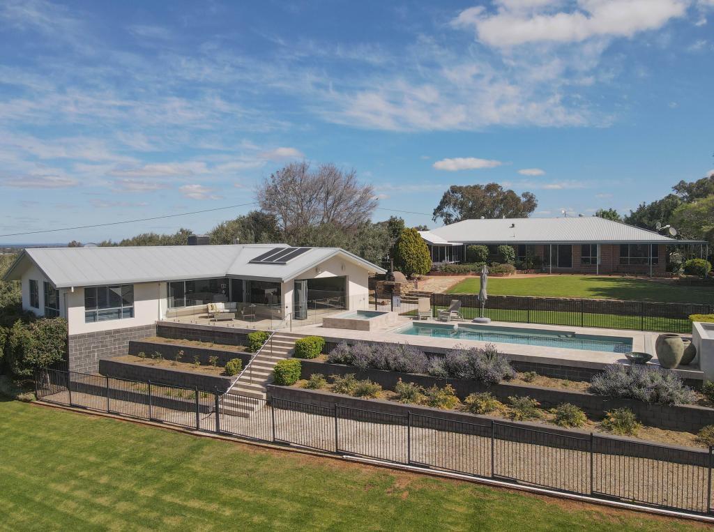 42 Heraghty Rd, Parkes, NSW 2870