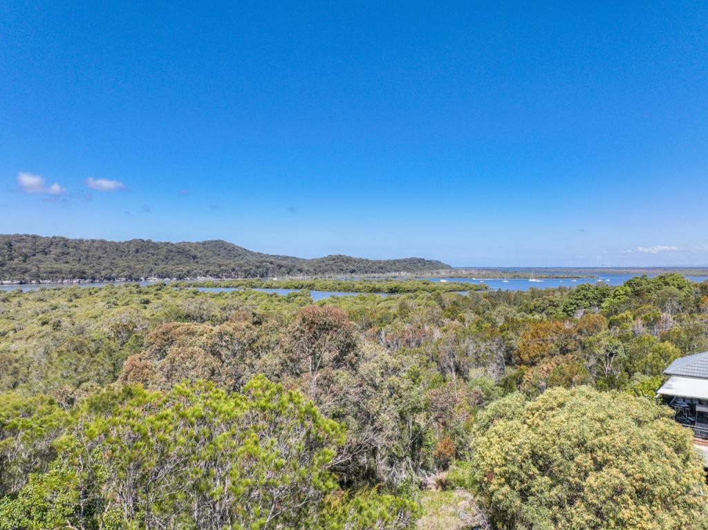 88 FALCONHURST RD, RUSSELL ISLAND, QLD 4184