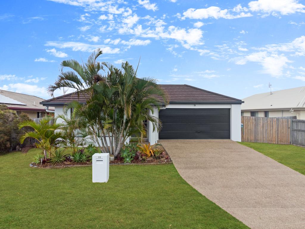 28 Bounty Cct, Eli Waters, QLD 4655