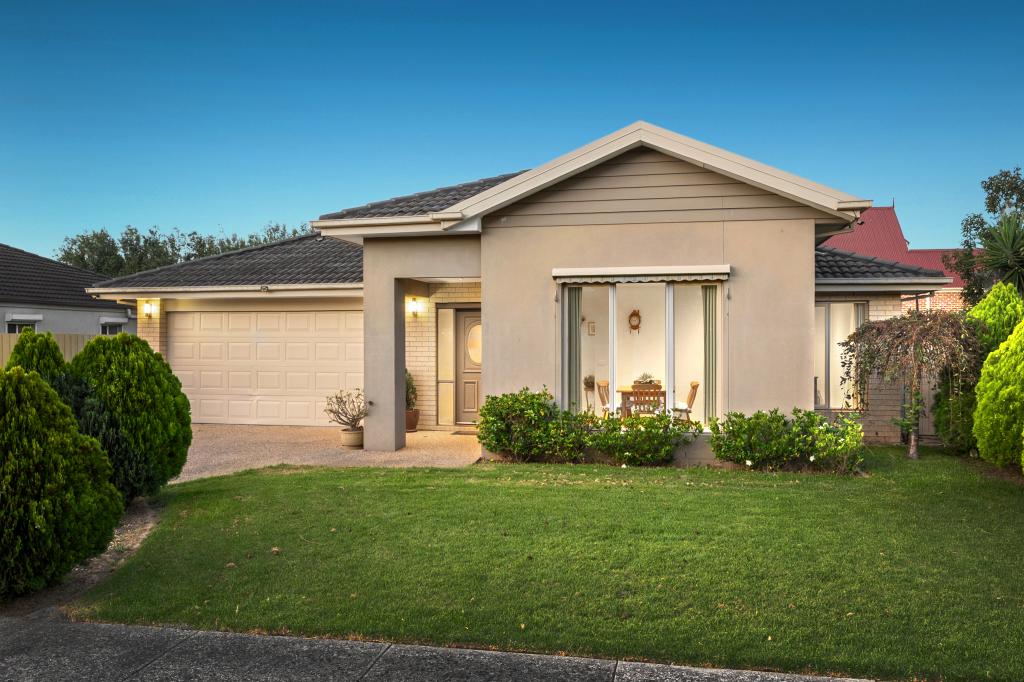 3 BRENNAN CT, BERWICK, VIC 3806
