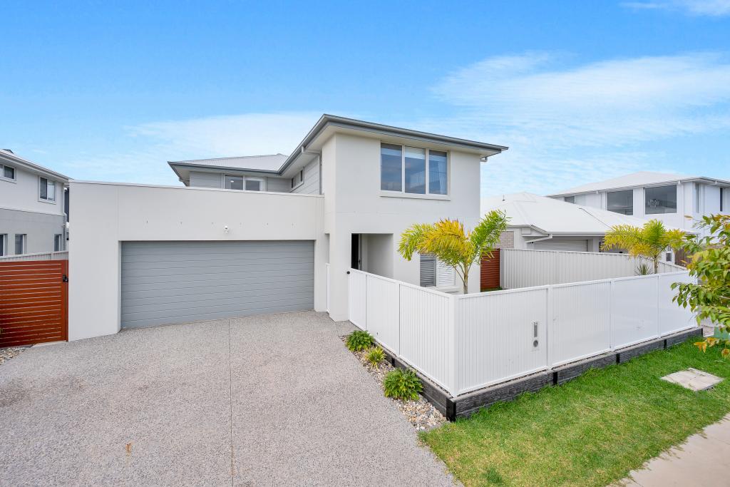 24 LIGHTHOUSE ESP, NEWPORT, QLD 4020