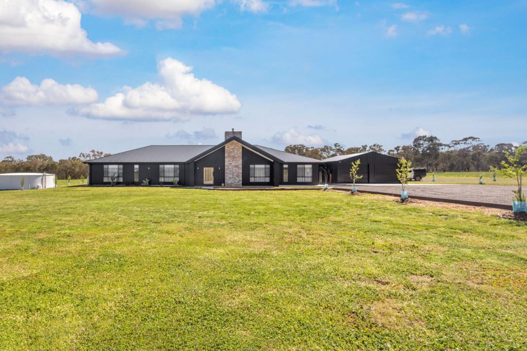 1003 Henry Lawson Way, Young, NSW 2594