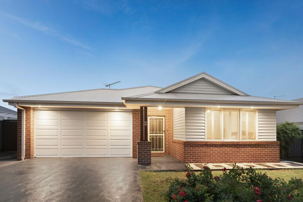 18 Triandra Ave, Romsey, VIC 3434