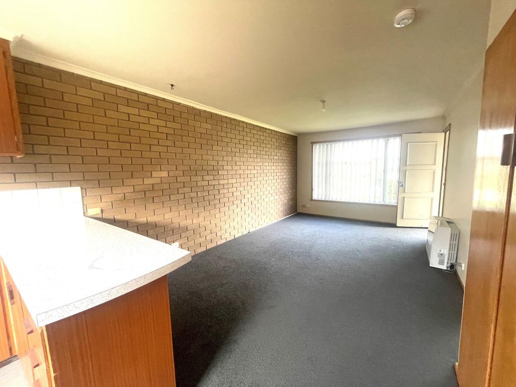 2/31 Beverin St, Sebastopol, VIC 3356