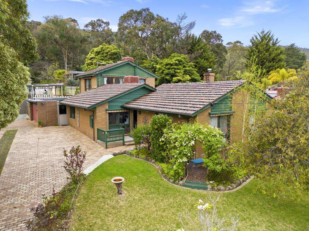 18 Joan Ave, Ferntree Gully, VIC 3156