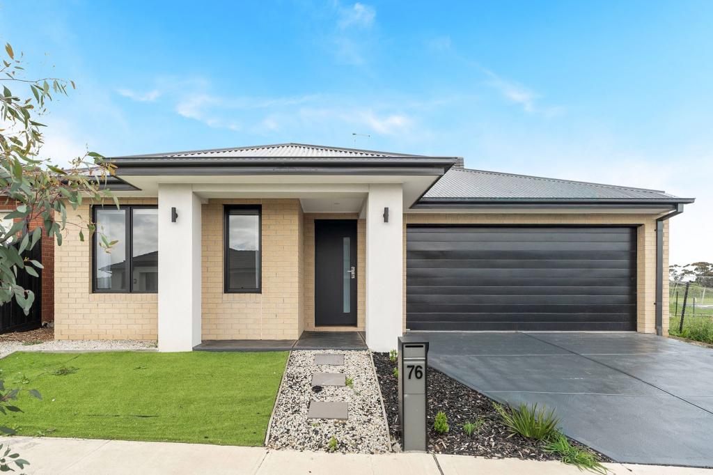 76 Palm Cct, Beveridge, VIC 3753