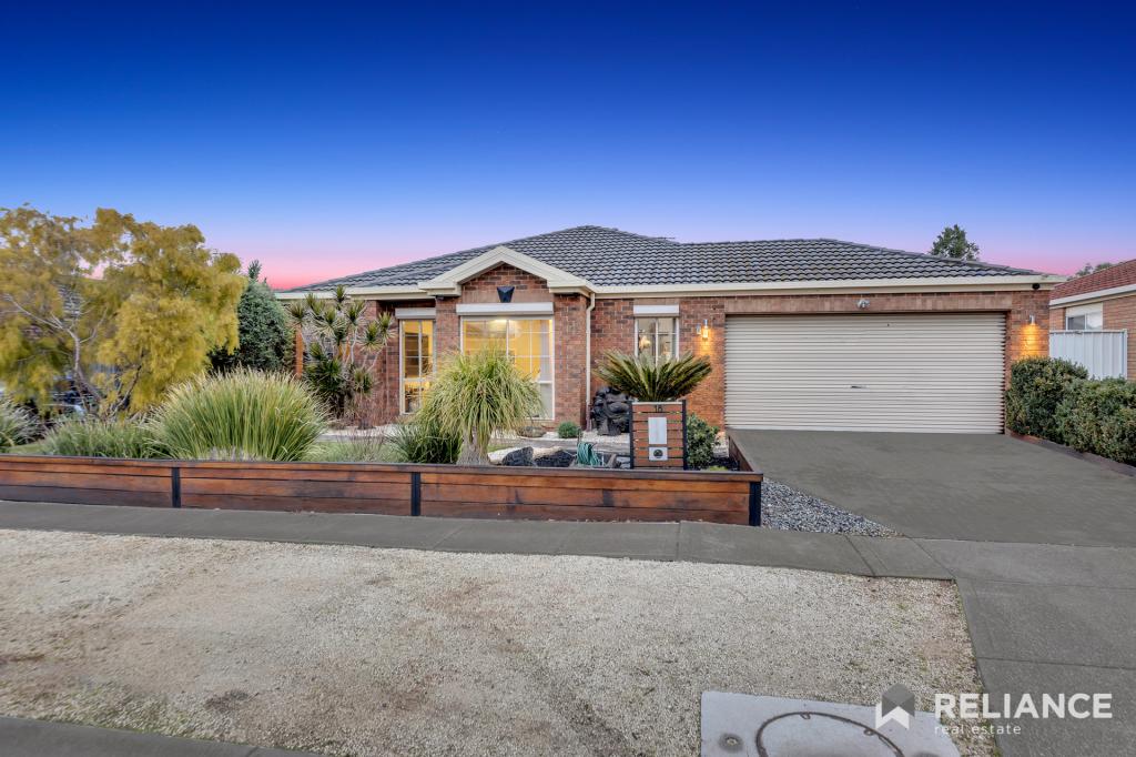 18 Silver Gum St, Manor Lakes, VIC 3024