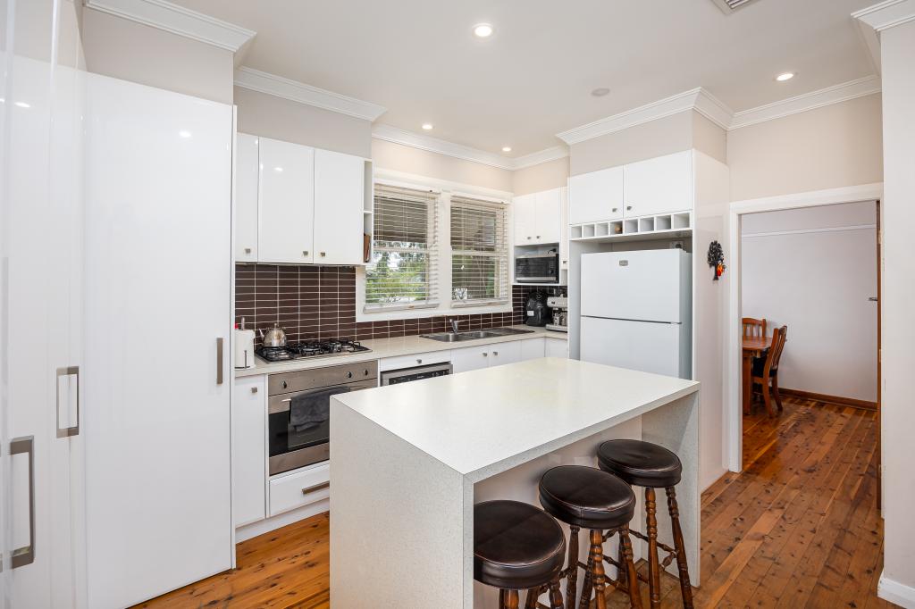 54 Urana St, Turvey Park, NSW 2650