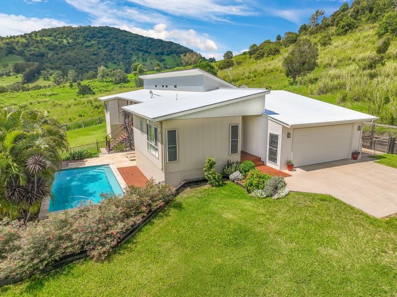 211 HENRY RD, GOOMBOORIAN, QLD 4570