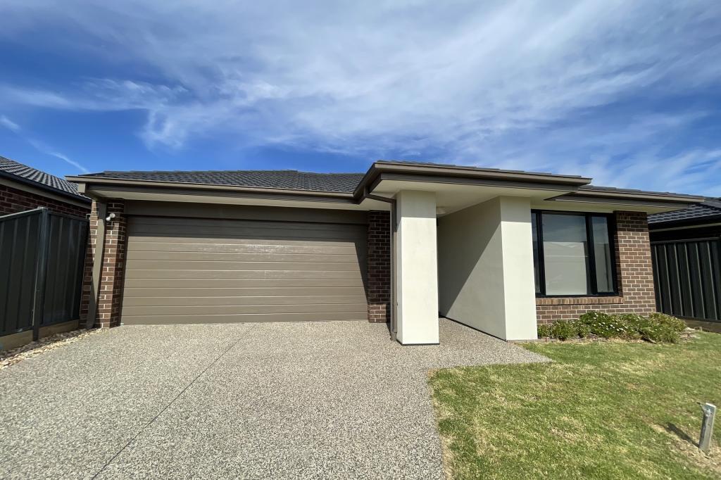 10 Tora Cres, Fraser Rise, VIC 3336