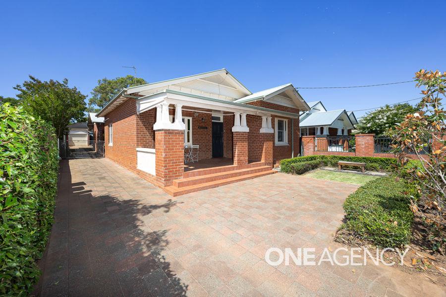 16 LINDSAY ST, TURVEY PARK, NSW 2650