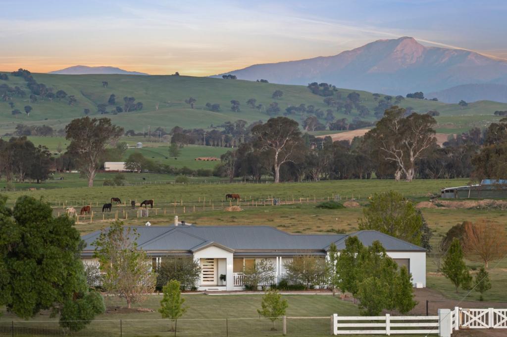 34 HALLETS LANE, MANSFIELD, VIC 3722