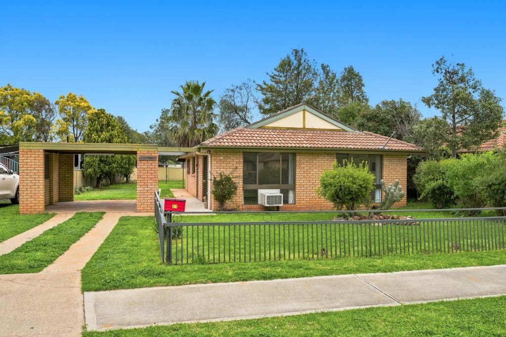 11 Logan St, Cowra, NSW 2794