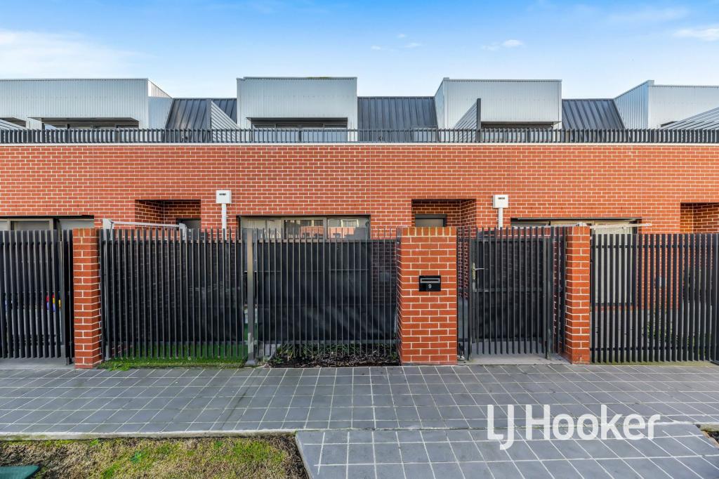 9 Codrus Walk, Pakenham, VIC 3810