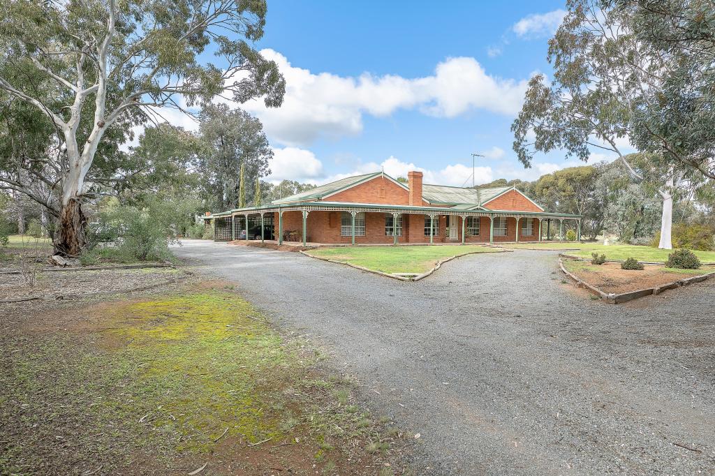 16 Bish Rd, Swan Hill, VIC 3585