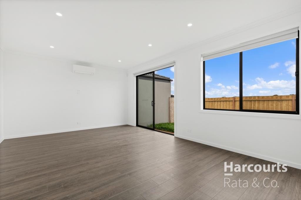 21 Uttar Way, Rockbank, VIC 3335