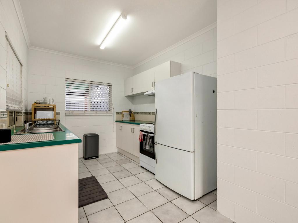 1/130 ROBERT RD, BENTLEY PARK, QLD 4869