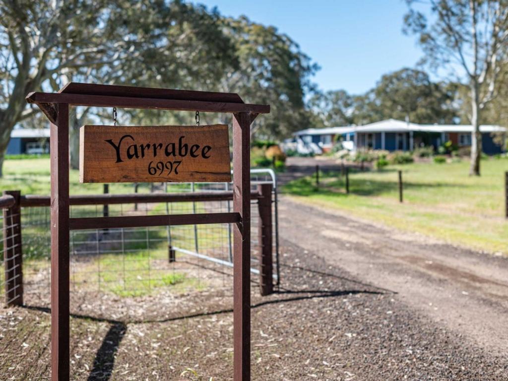 6997 Dartmoor Hamilton Rd, Hamilton, VIC 3300