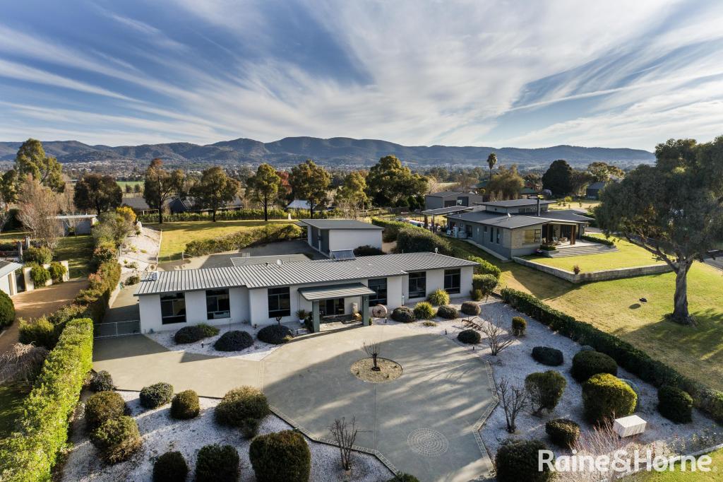 32 Robert Hoddle Gr, Bombira, NSW 2850