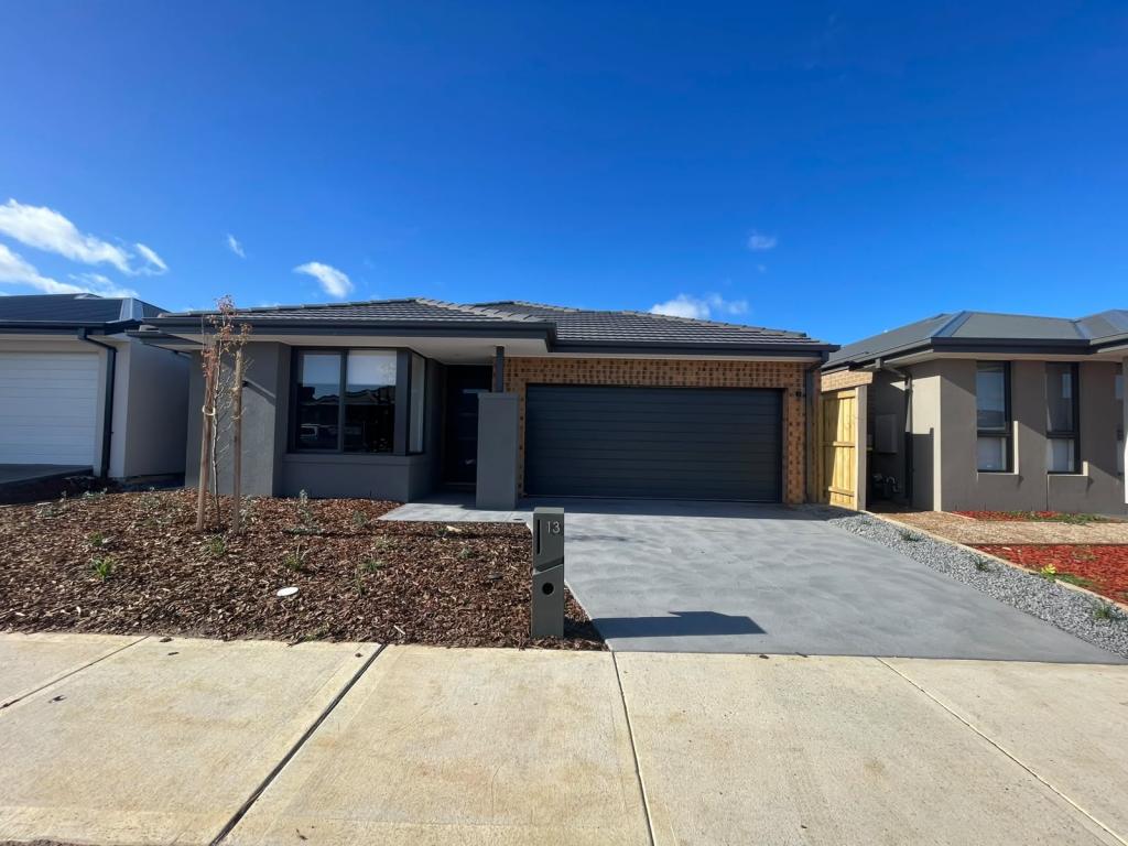 13 Codrington St, Melton South, VIC 3338