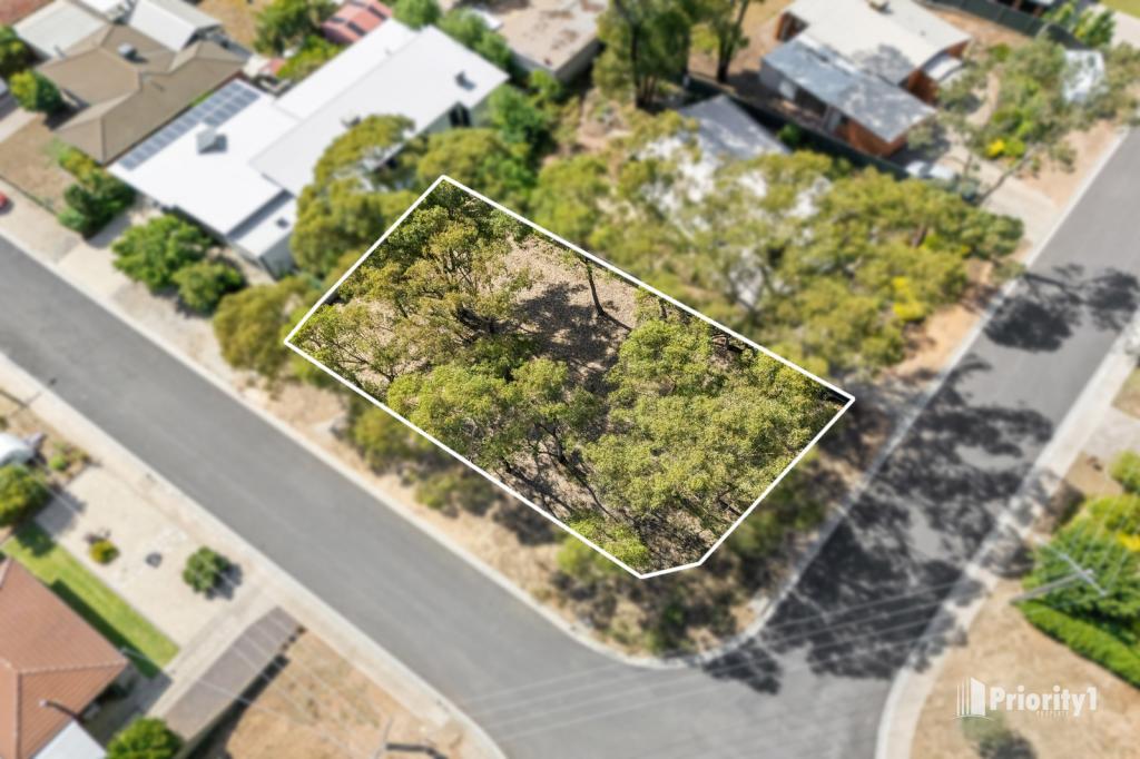 19 Howell Cres, Kangaroo Flat, VIC 3555