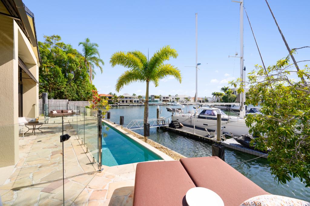 9 Queen Guineveres Pl, Paradise Point, QLD 4216