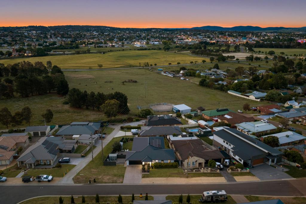 16 BANKSIA WAY, GOULBURN, NSW 2580