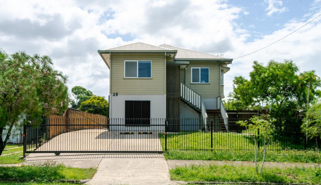 28 Earl St, Westcourt, QLD 4870