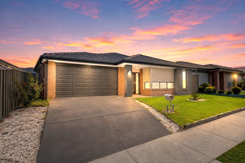 15 BARTER CRES, CRANBOURNE EAST, VIC 3977