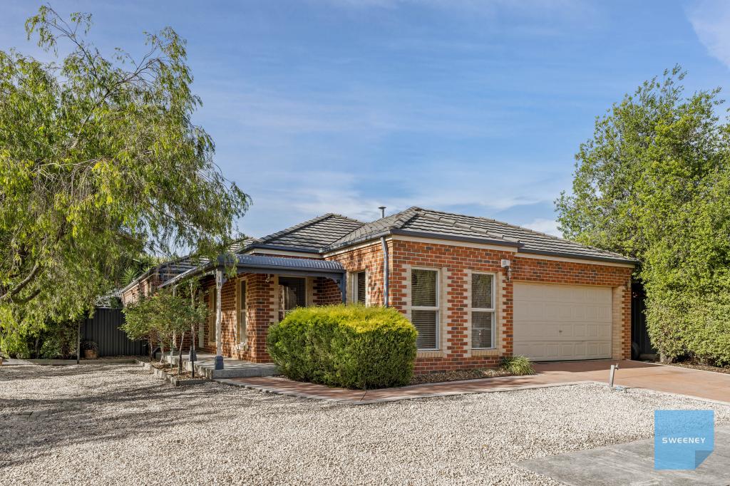 18 Lancely Grn, Caroline Springs, VIC 3023