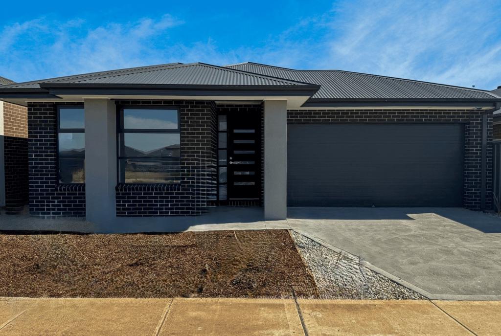 17 Harwich St, Rockbank, VIC 3335