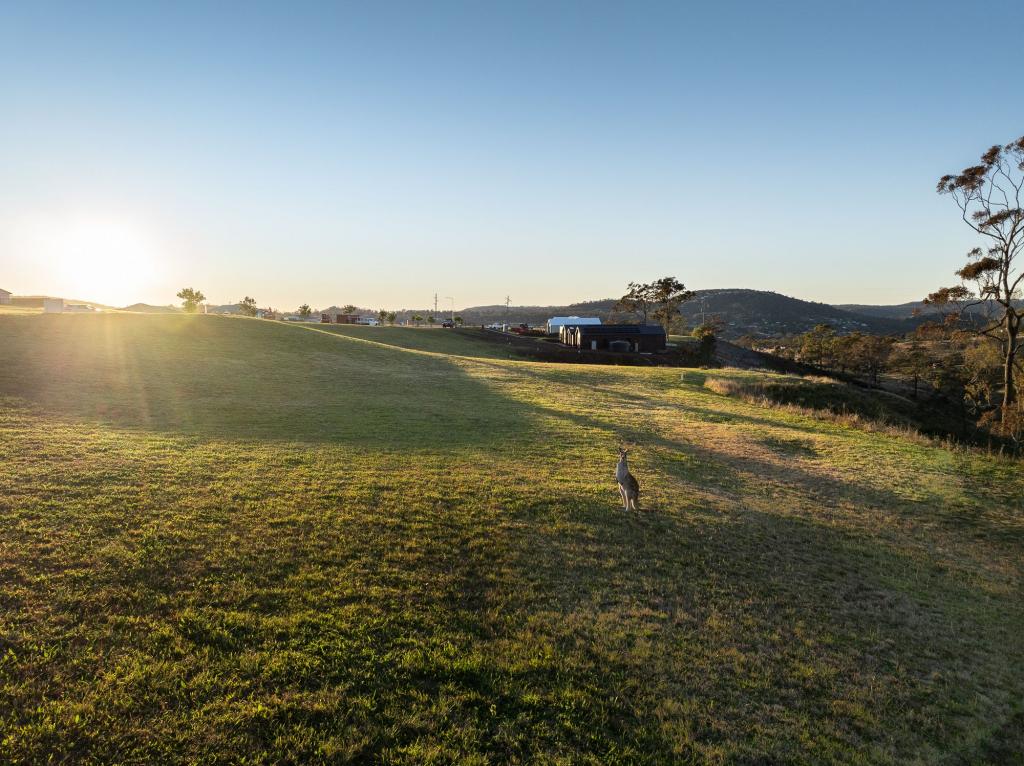 25 Hillside St, Mount Rascal, QLD 4350