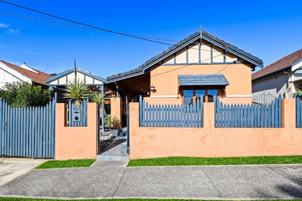 7 Anzac St, Canterbury, NSW 2193