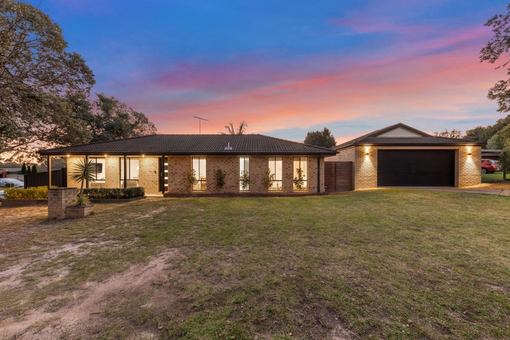 43 Leigh Dr, Pakenham, VIC 3810
