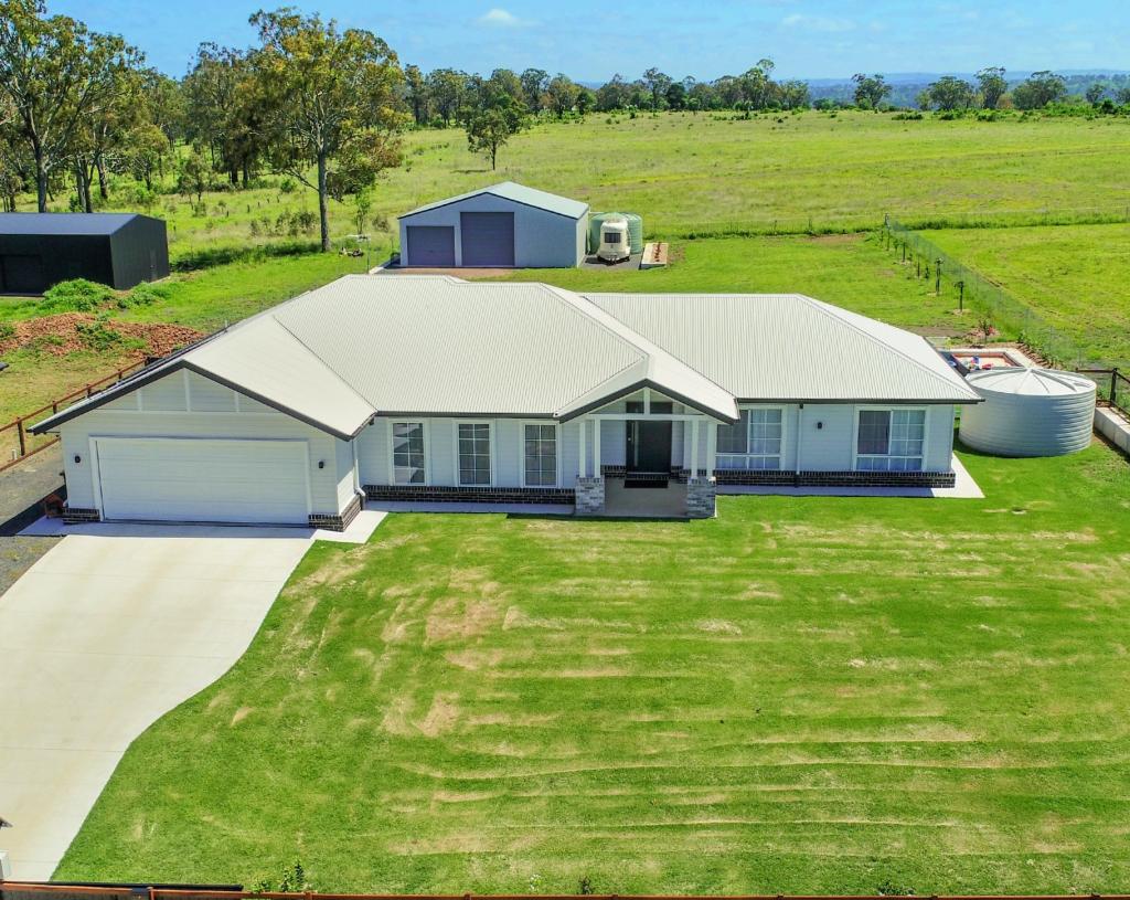 22 DAINTREE CRES, MERINGANDAN WEST, QLD 4352