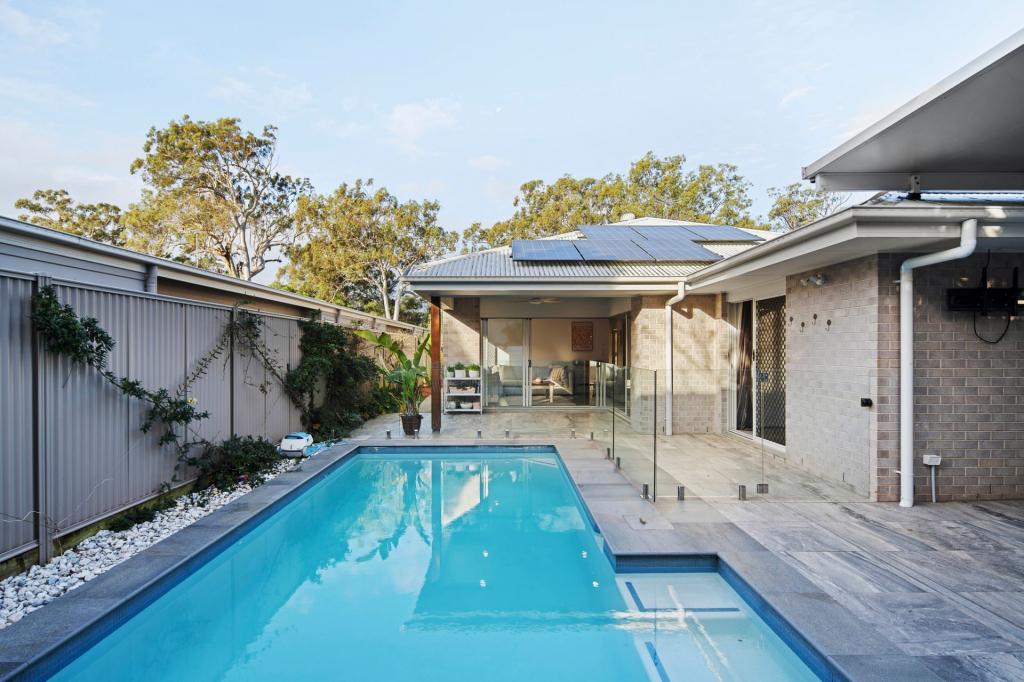 13 Fontebasso Cct, Redland Bay, QLD 4165