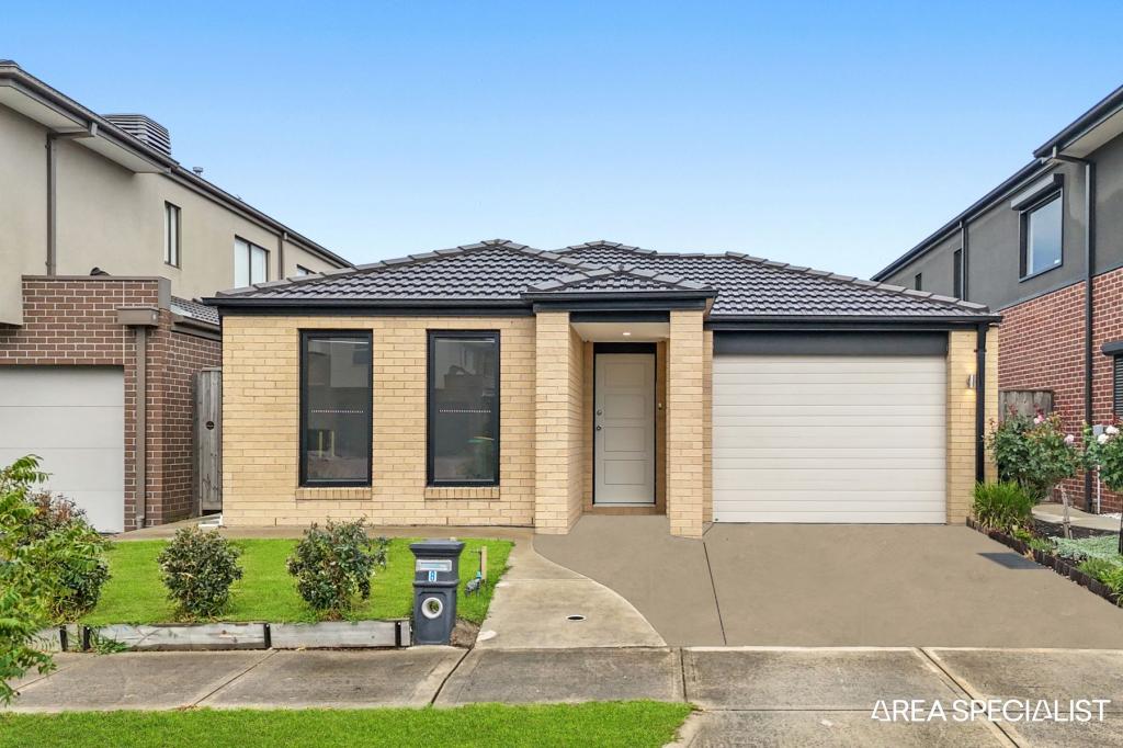 8 Dalziell Cres, Cranbourne North, VIC 3977