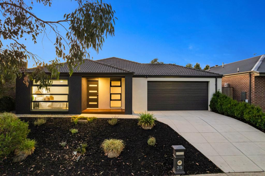 39 VANTAGE DR, PAKENHAM, VIC 3810