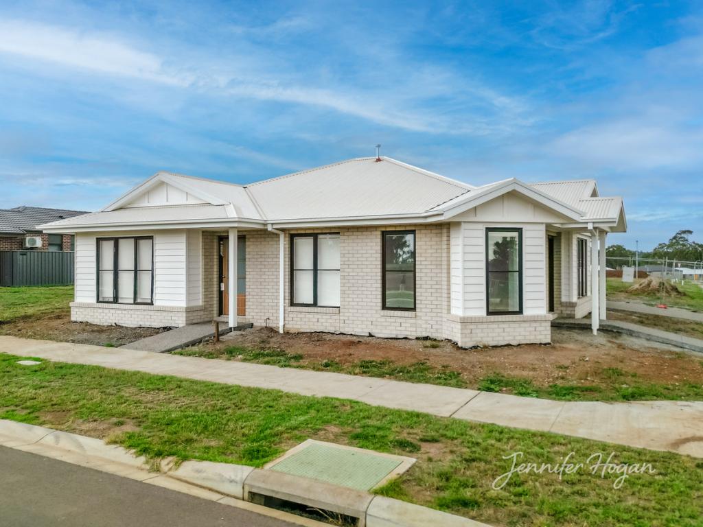 1 Hillcrest Rd, Drouin, VIC 3818