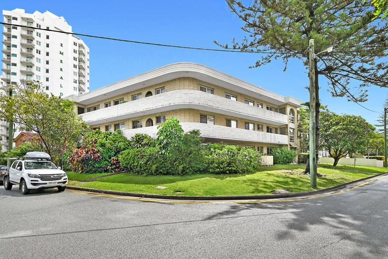 3/9 Holborow Cl, Surfers Paradise, QLD 4217