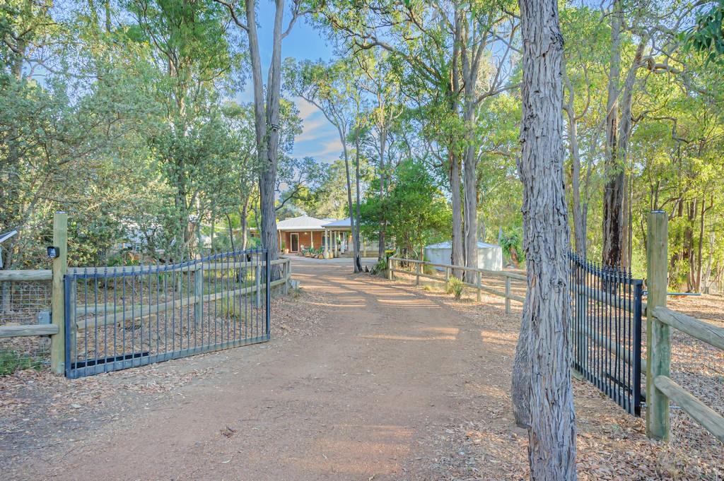 38 Wallangarra Dr, Bedfordale, WA 6112