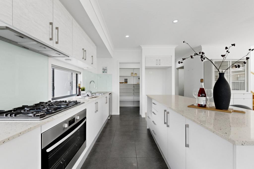 1 Meadowview Lane, Arundel, QLD 4214