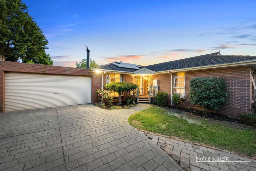 8 RACHAEL DR, MOOROOLBARK, VIC 3138