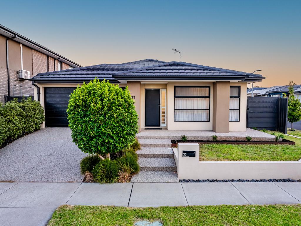 33 Hikari Cres, Cranbourne South, VIC 3977