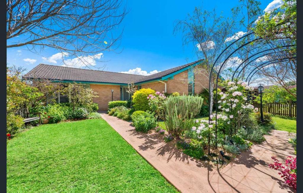 2 Piquet Pl, Toongabbie, NSW 2146